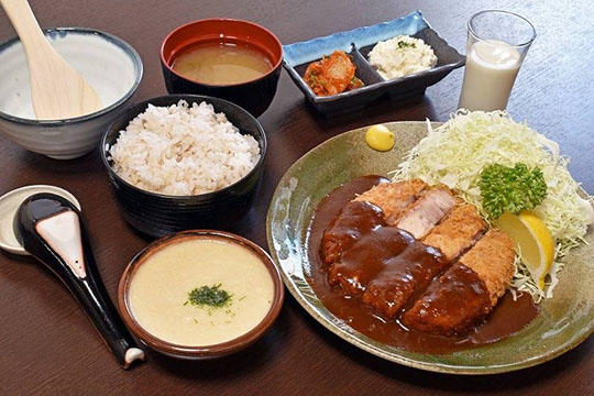 麦とろ、とんかつ東京どん平