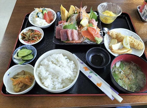 定食はらいっぱい