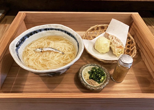 すする