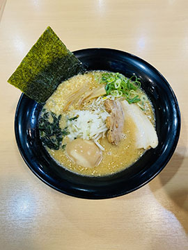 筑豊ラーメン山小屋 岡山空港店