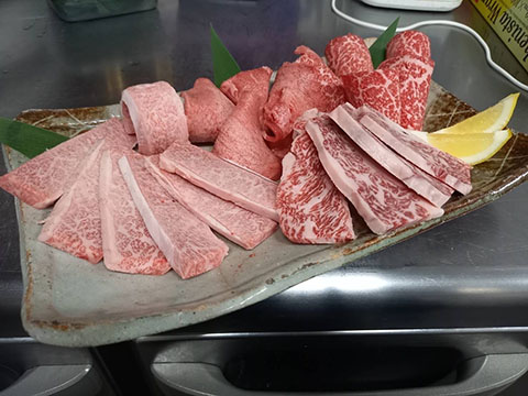 炭火焼肉 健美