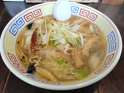 餃子と麺いせのじょう 栗沢店 畑の横
