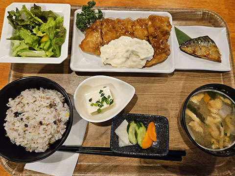 ウエスト麦野店カフェ