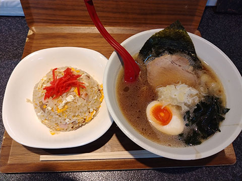 とよまるや