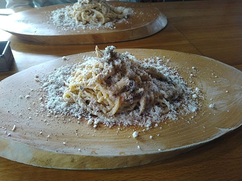 CAFE AND RESTAURANT HUTTE