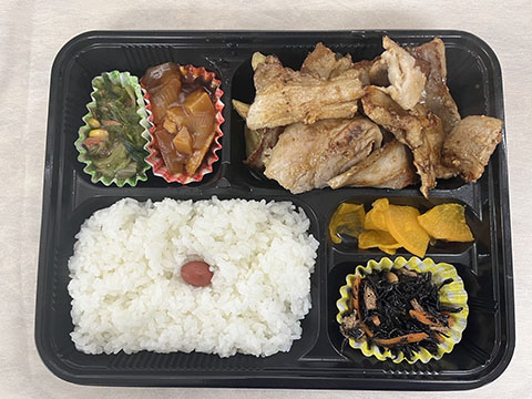 お弁当の紅雀