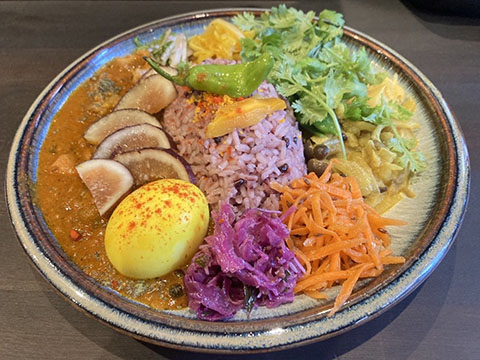 やみつきスパイスカレーCAMP(キャンプ)