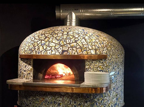 ナポリ帰りのPIZZAマニア 窯と薪