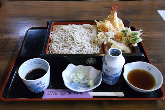 自家製粉石臼挽き二八そば あづま家