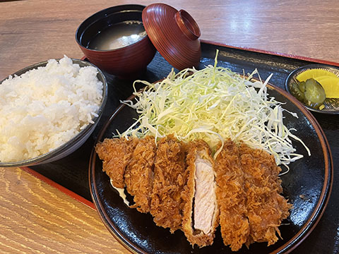 とんかつ麻釉(まゆ)