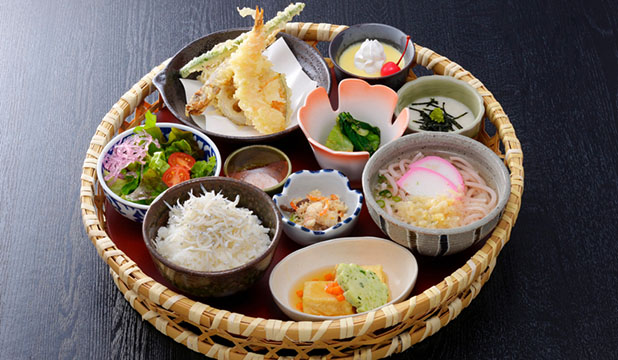 やまに
