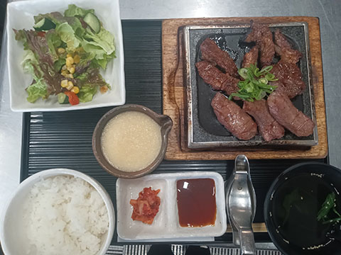 めんどくサガリ屋 下中野店