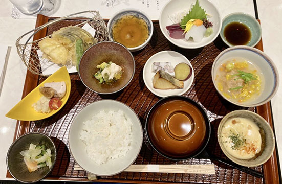 額 美和食