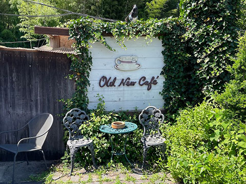Old    New   Cafe