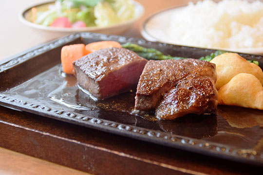 ステーキハウス 萠美野