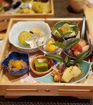 心屋郡八