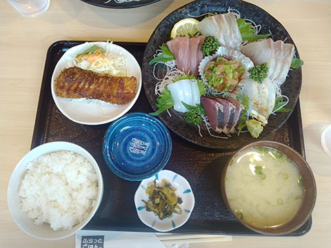 ふらっとごはん。