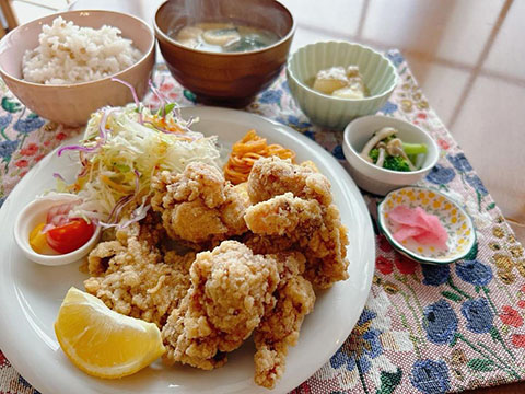 トナリ cafe&lunch
