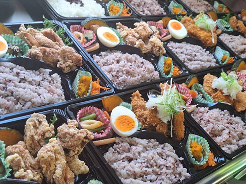 鶏肉、お弁当、お惣菜の店 燈