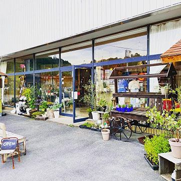 花とカフェRAICHIKU
