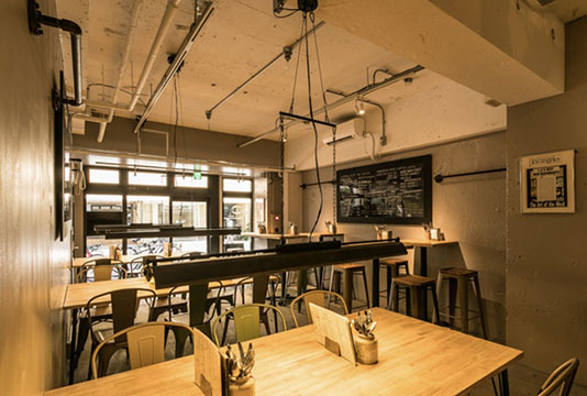 E・A・T GRILL&BAR