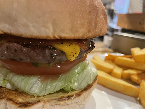 E・A・T GRILL&BAR