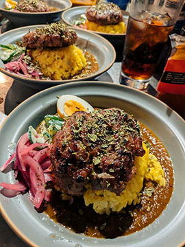 キャトルエピスハンバーグカレー