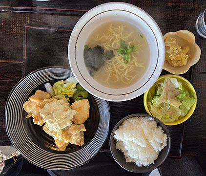 鳩山食堂　まめ亭