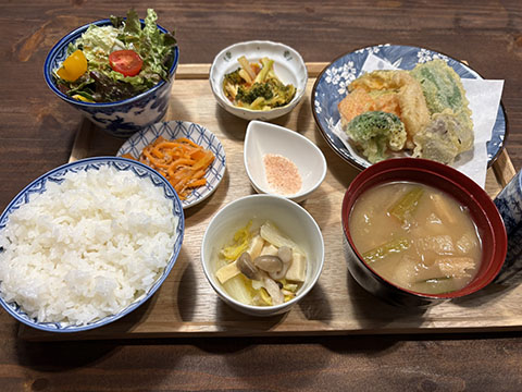 野菜ソムリエの八百屋KANOE
