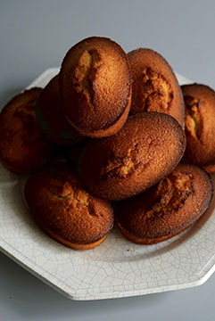 n COFFEE & BAKE