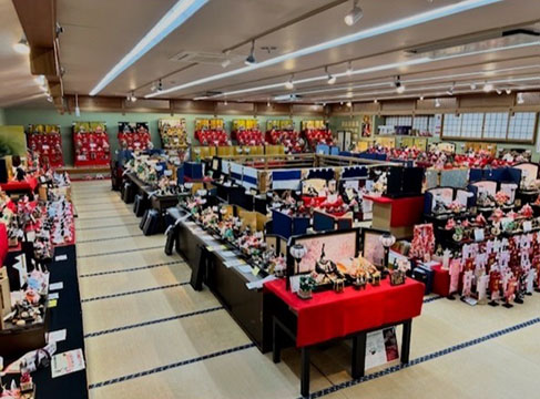 人形の東月